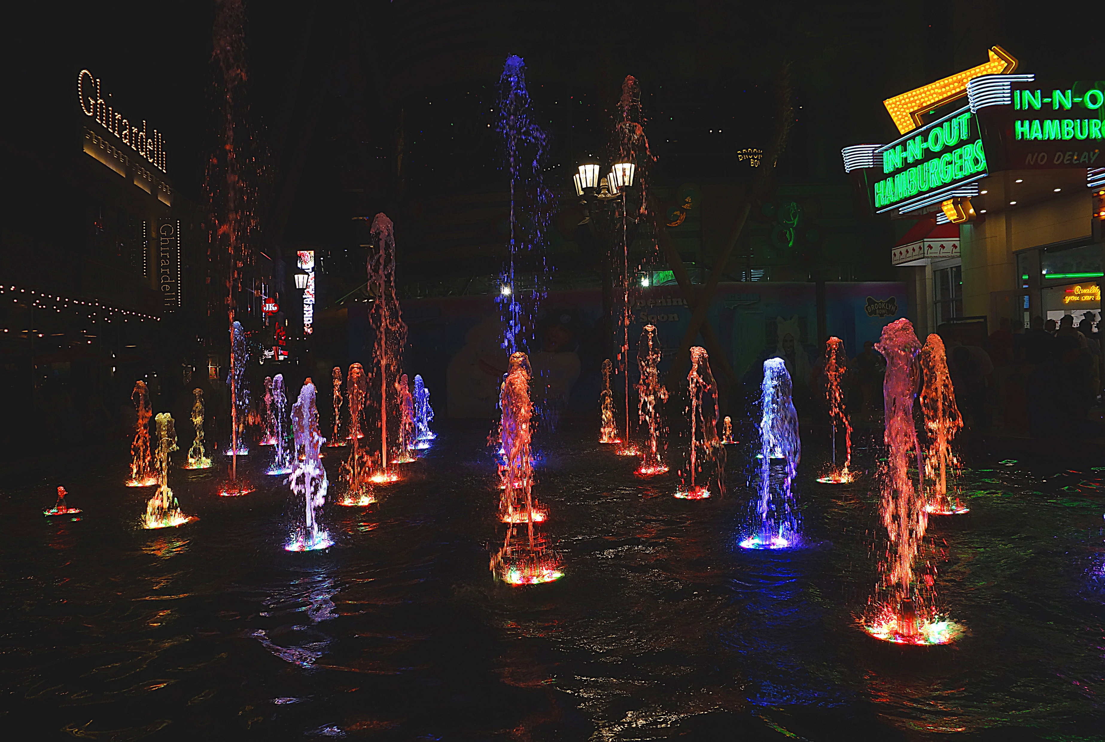 Фонтаны с подсветкой в Лас-Вегасе. Фото Морошкина В.В.