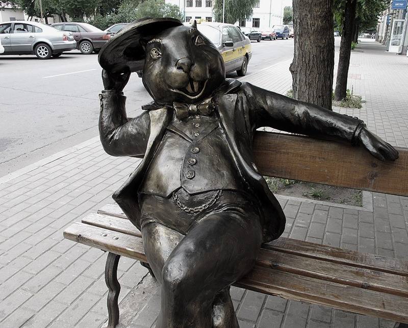 Памятник бобру