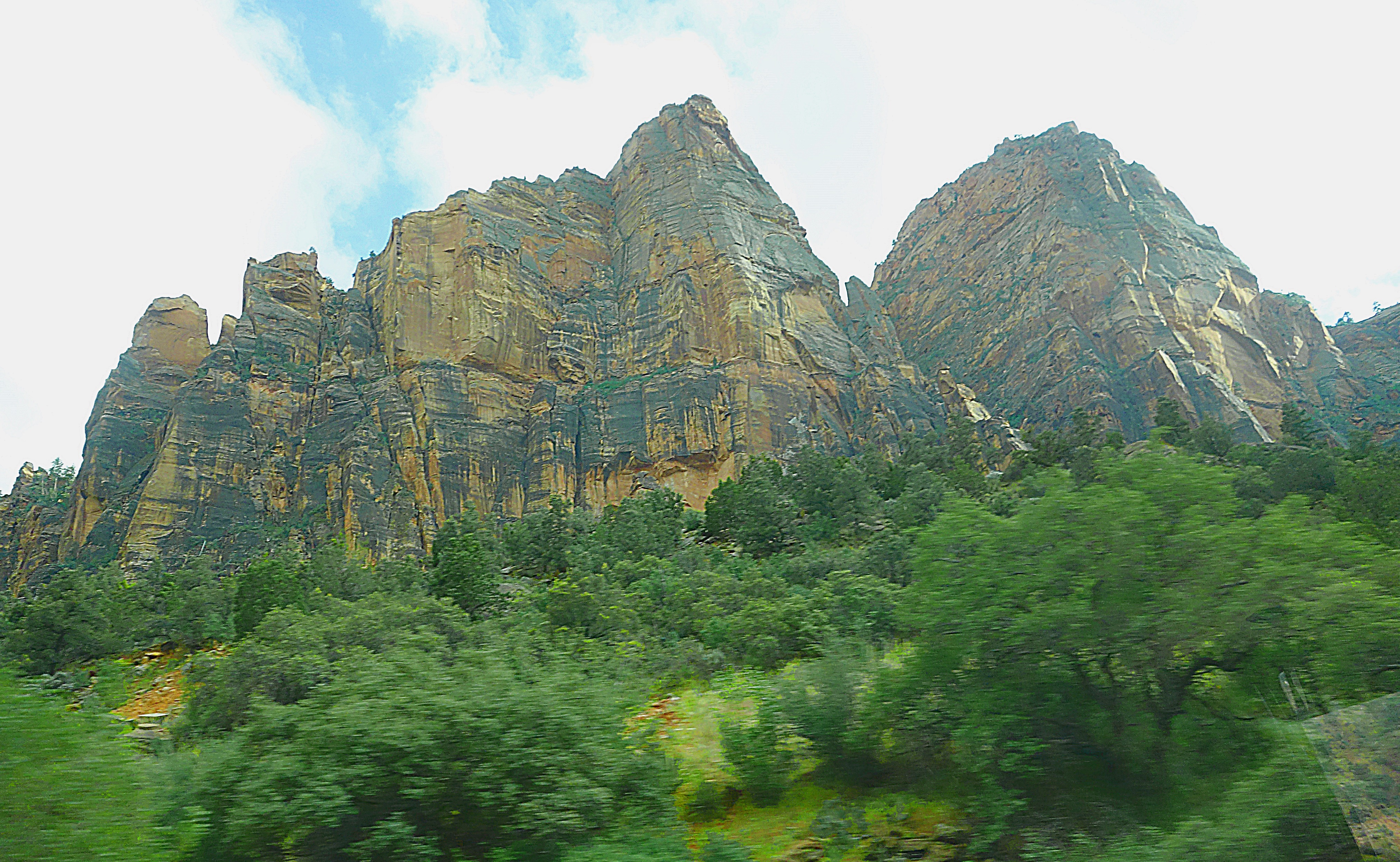 Скальные горы парка Зайон в Юте. Фото Морошкина В.В.