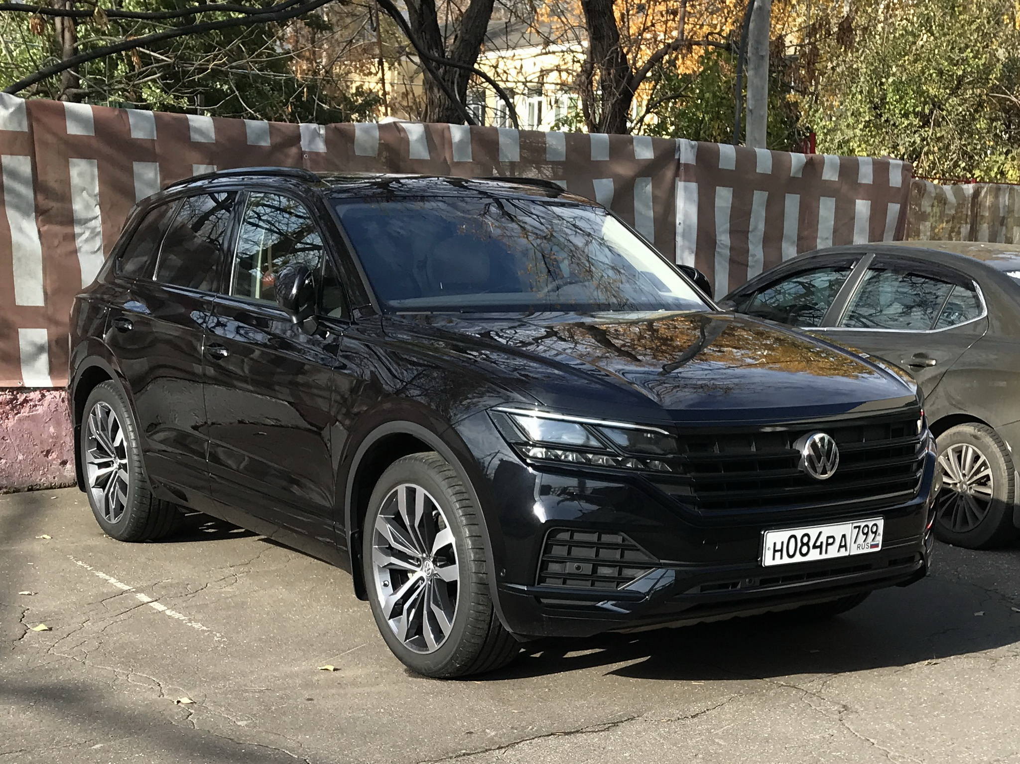 Кроссовер Volkswagen Touareg в России улучшил оснащение и подорожал —  Авторевю