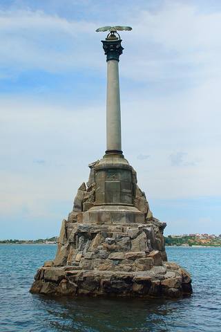Памятник Затопленным кораблям в Севастополе. Фото Морошкина В.В.