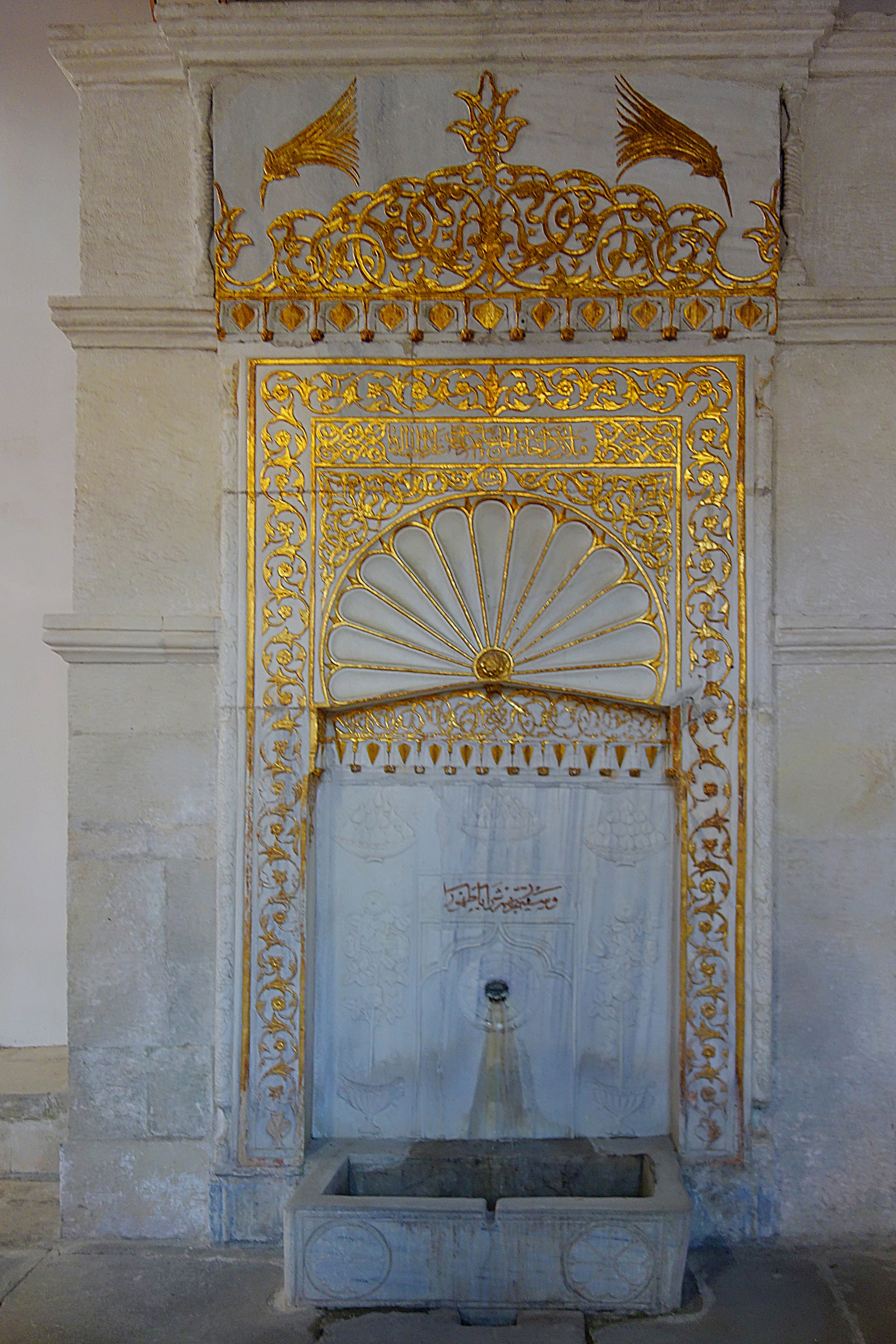 Один из фонтанов в Ханском дворце Бахчисарая. Фото Морошкина В.В.