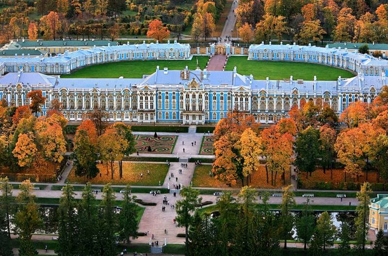 Екатерининский дворец сверху. (С) интернет Екатерининский дворец сверху