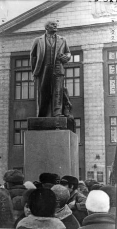 1973 11 28 Открытие памятника Ленину Владимиру Ильичу у Дома Советов Ленинского района