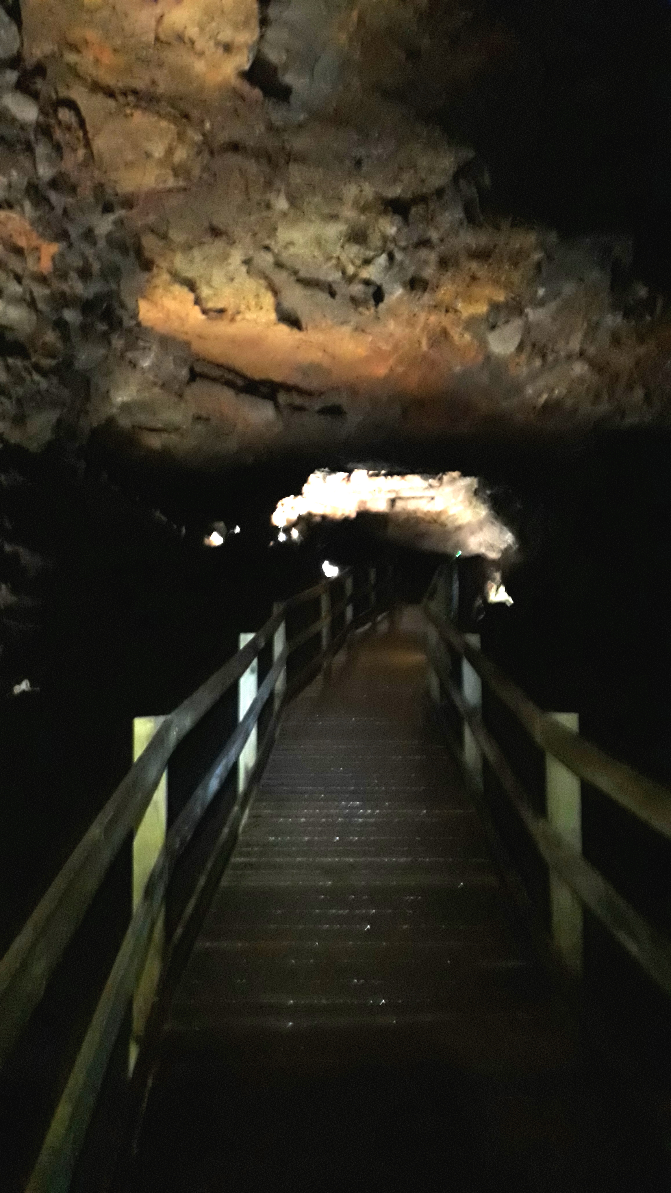 Víðgelmir lava tunnel