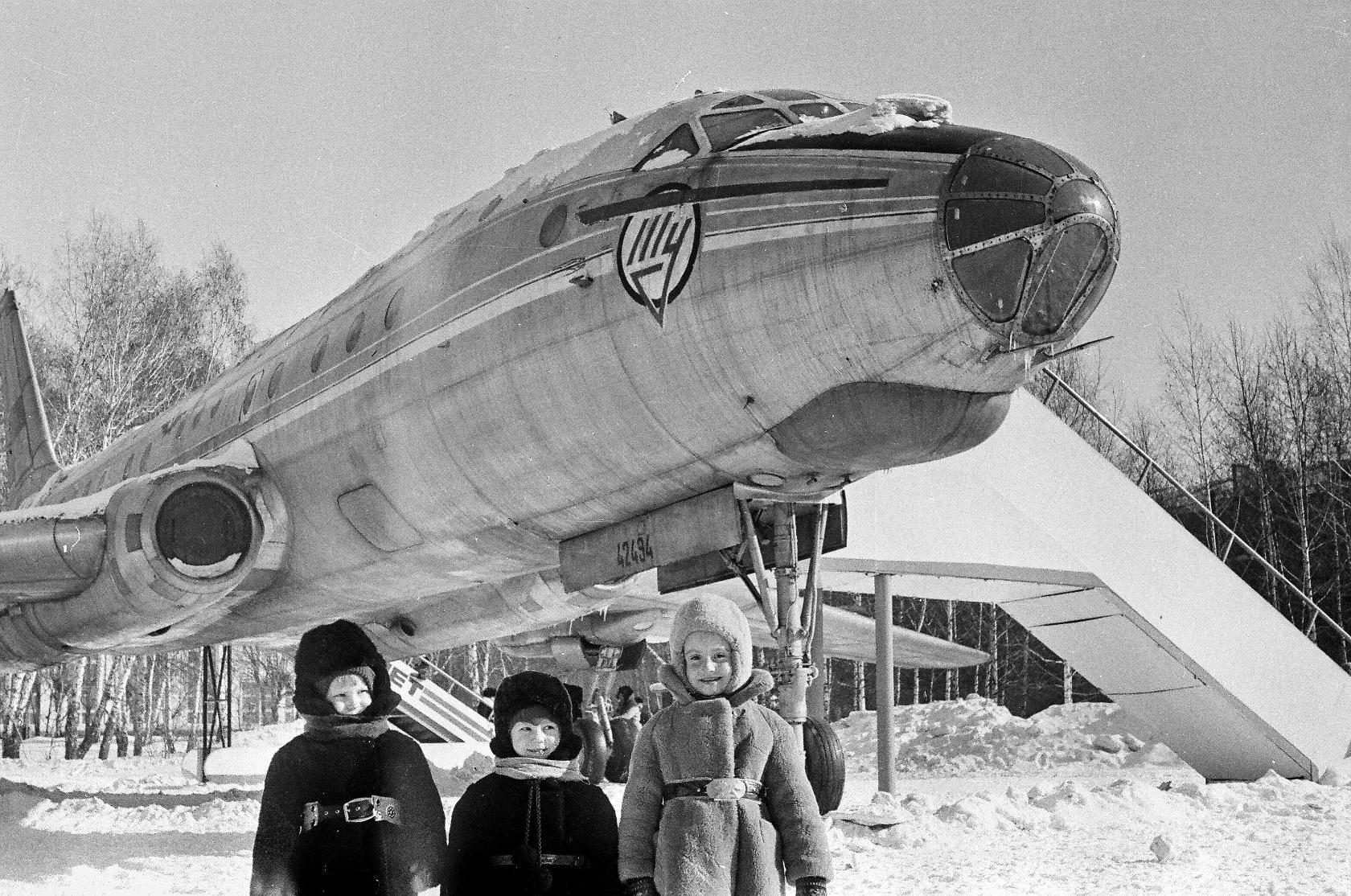 Еще один снимок Ту-104 в Березовой роще. Январь 1981 г
