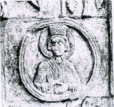 медальон с фигурой неизвестного святого.северный фаса собора.1190гг