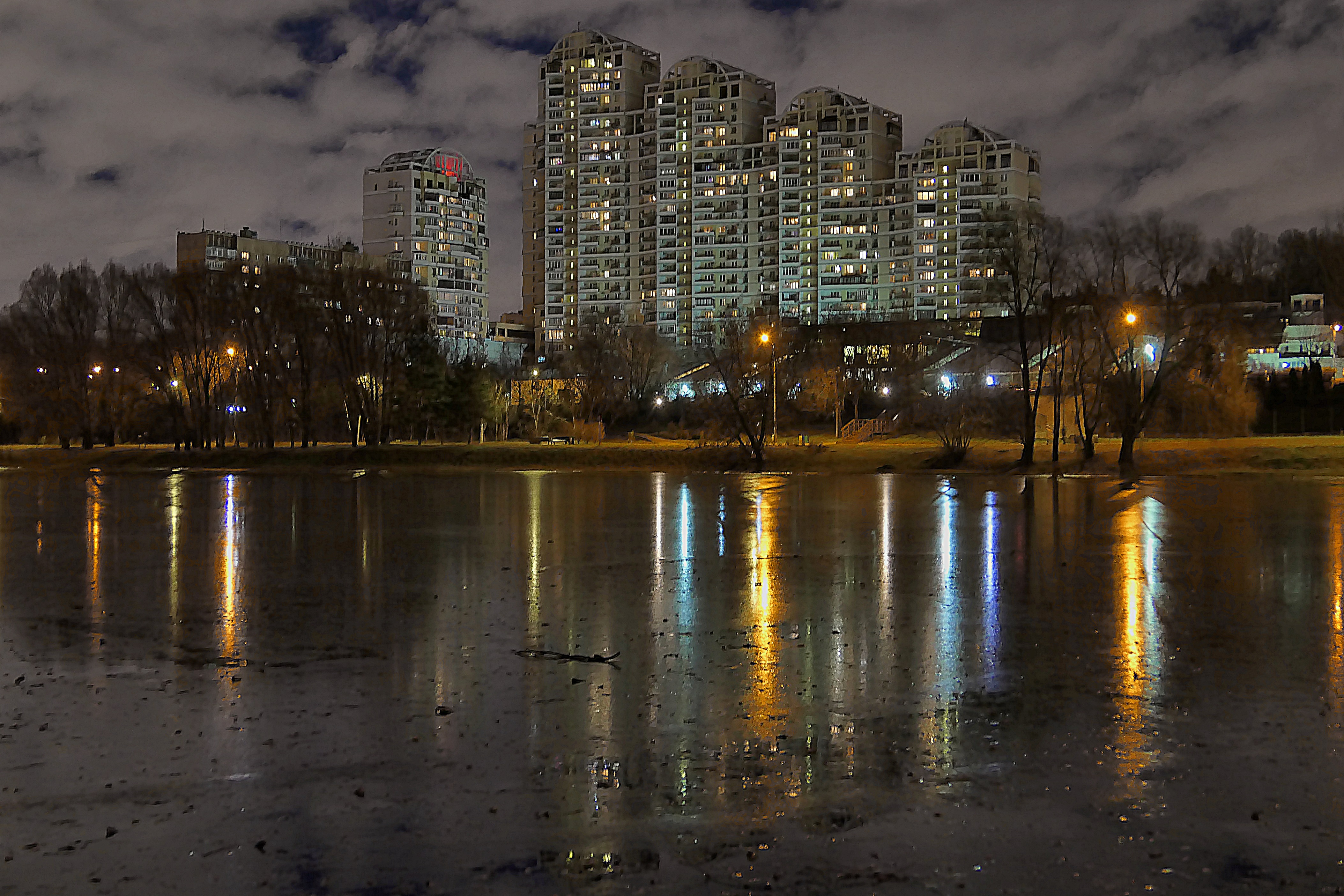 Мосфильмовский пруд возле Минской ул. Фото Морошкина В.В.