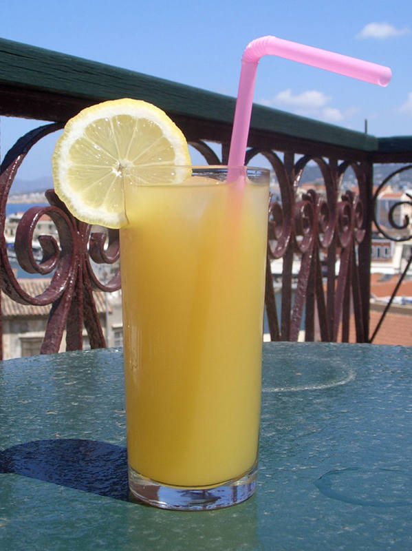 800px-Drink with straw 800px-Drink with straw