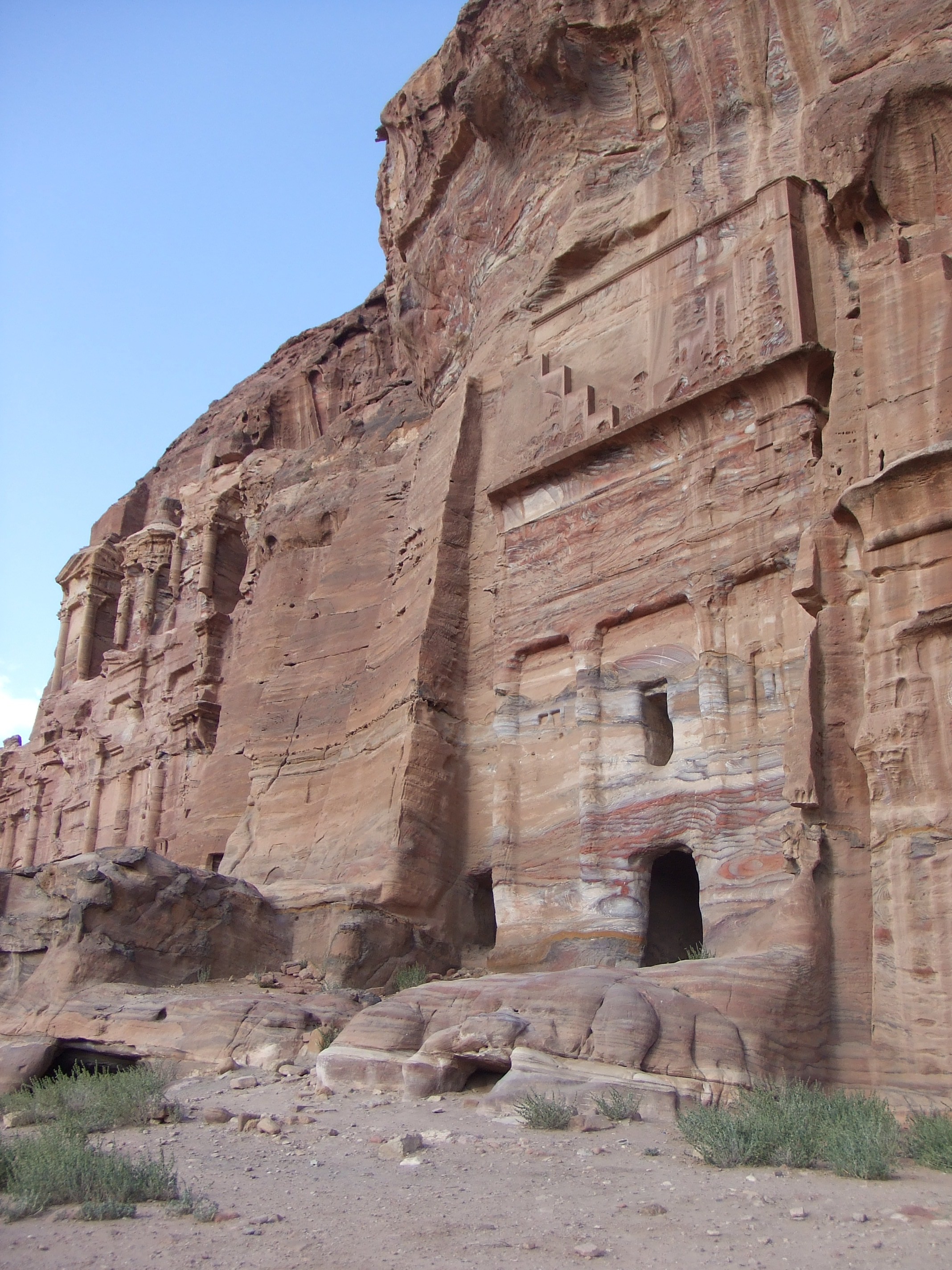 The Silk Tomb, Petra The east cliff contains a sequence of some of the most important tomb facades in Petra, including the Palace Tomb, the Corinthian Tomb, and the Urn Tomb. Some of the many tomb facades that can be seen all over Petra, probably dating from the 1st century BC. These combine architectural characteristics unique to Nabatean Petra, with classical facades surmounted by step-like motifs, distinctly more eastern forms.