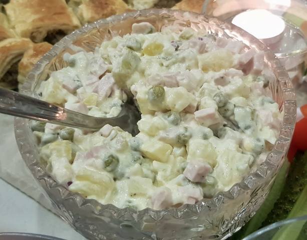 Салат с колбасой и сыром «Оливье по-ростовски»