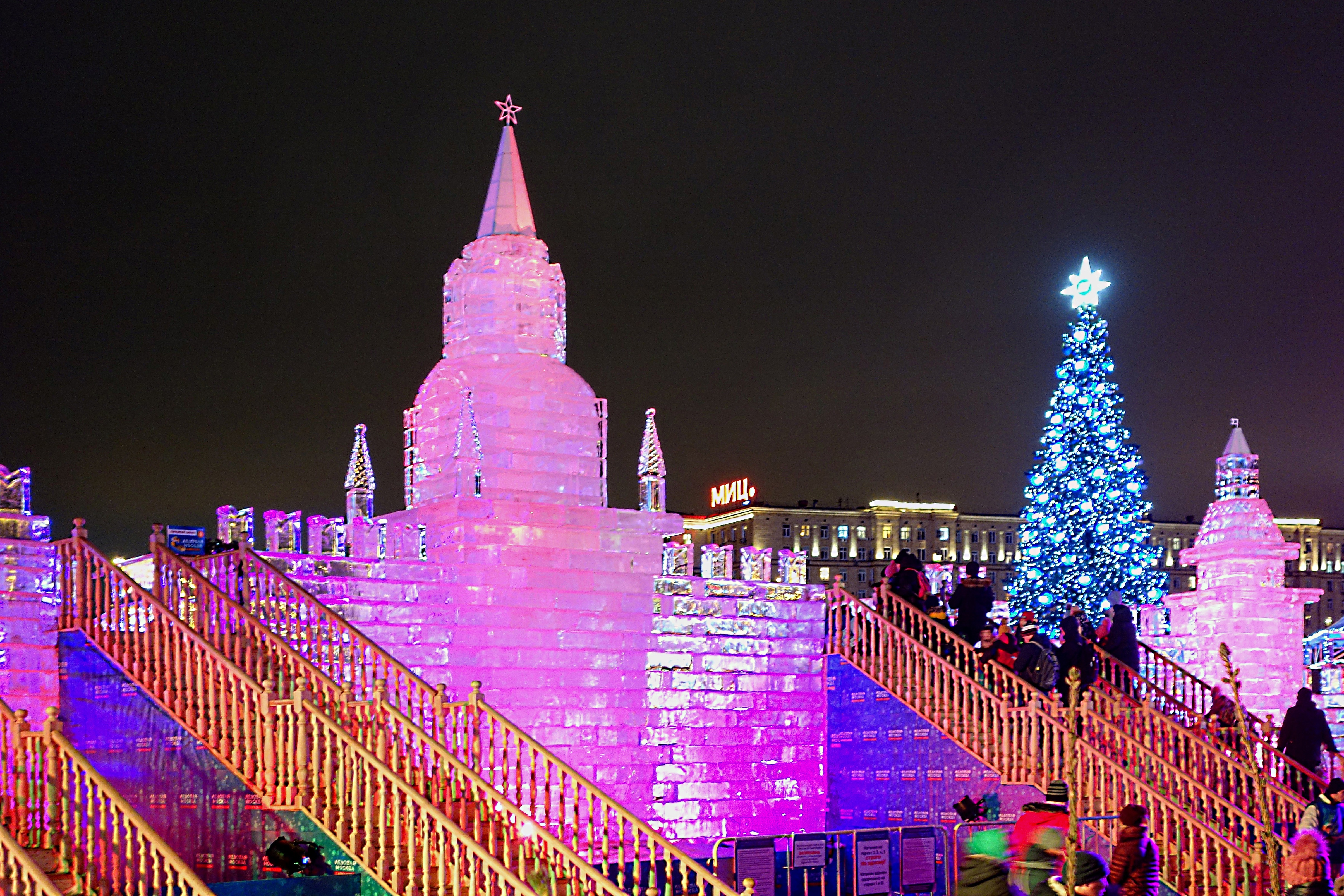 Ледяные стены Кремля в Парке Победы. Фото Морошкина В.В.