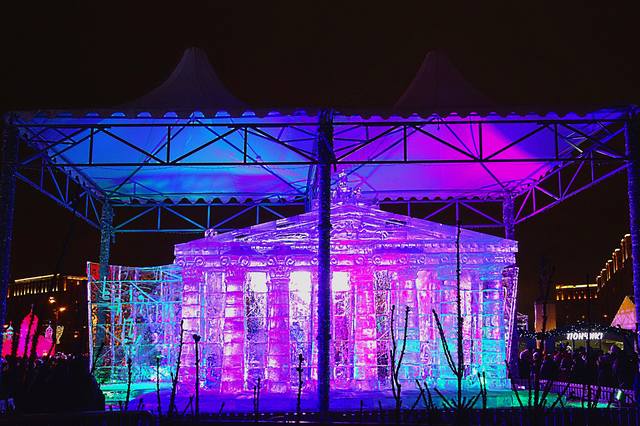 Ледяная модель Большого Театра в Парке Победы. Фото Морошкина В.В.