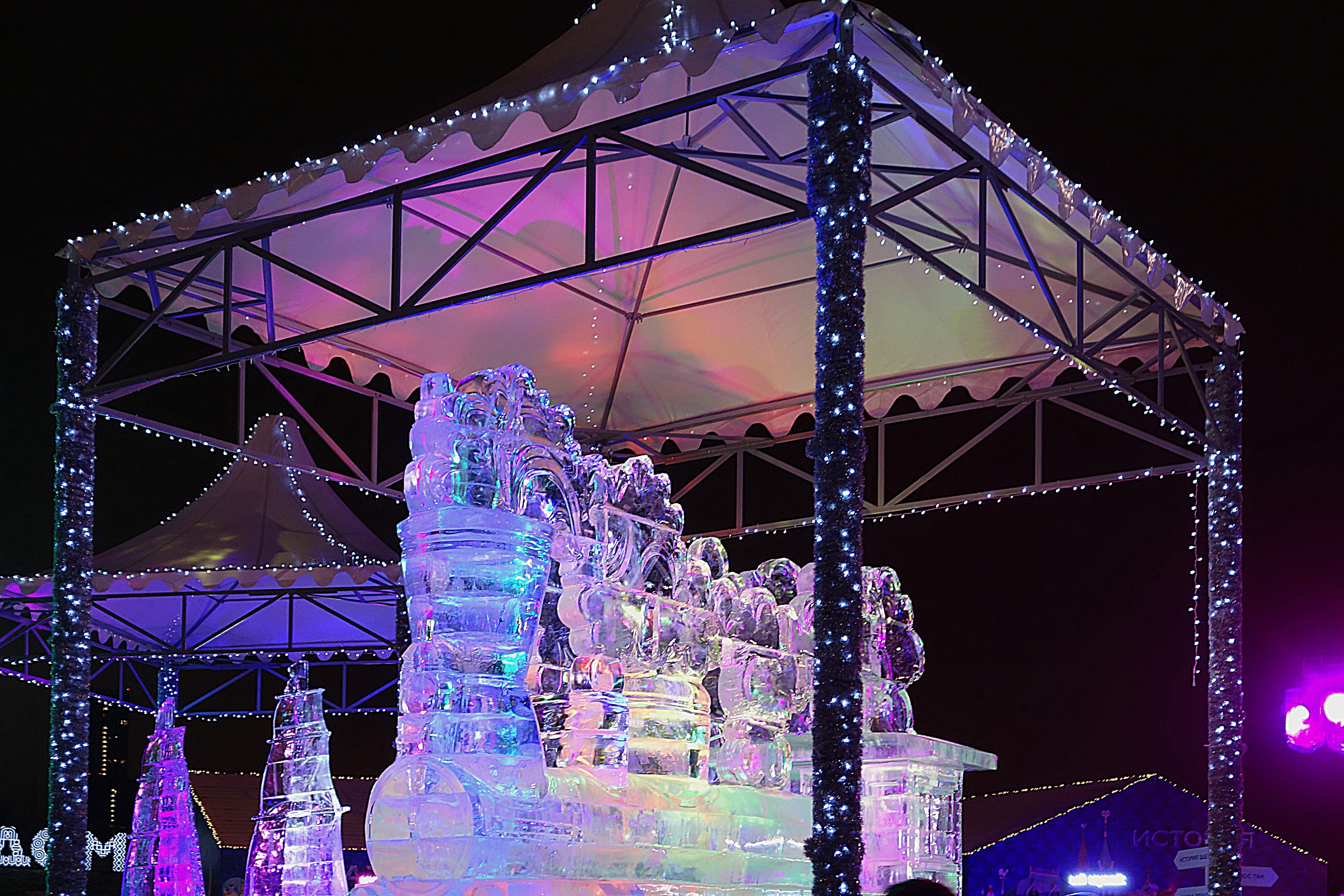 Ледяная фигура в Парке Победы. Фото Морошкина В.В.
