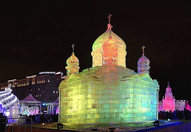Ледяная модель храма Христа-Спасителя в Парке Победы. Фот Морошкина В.В.