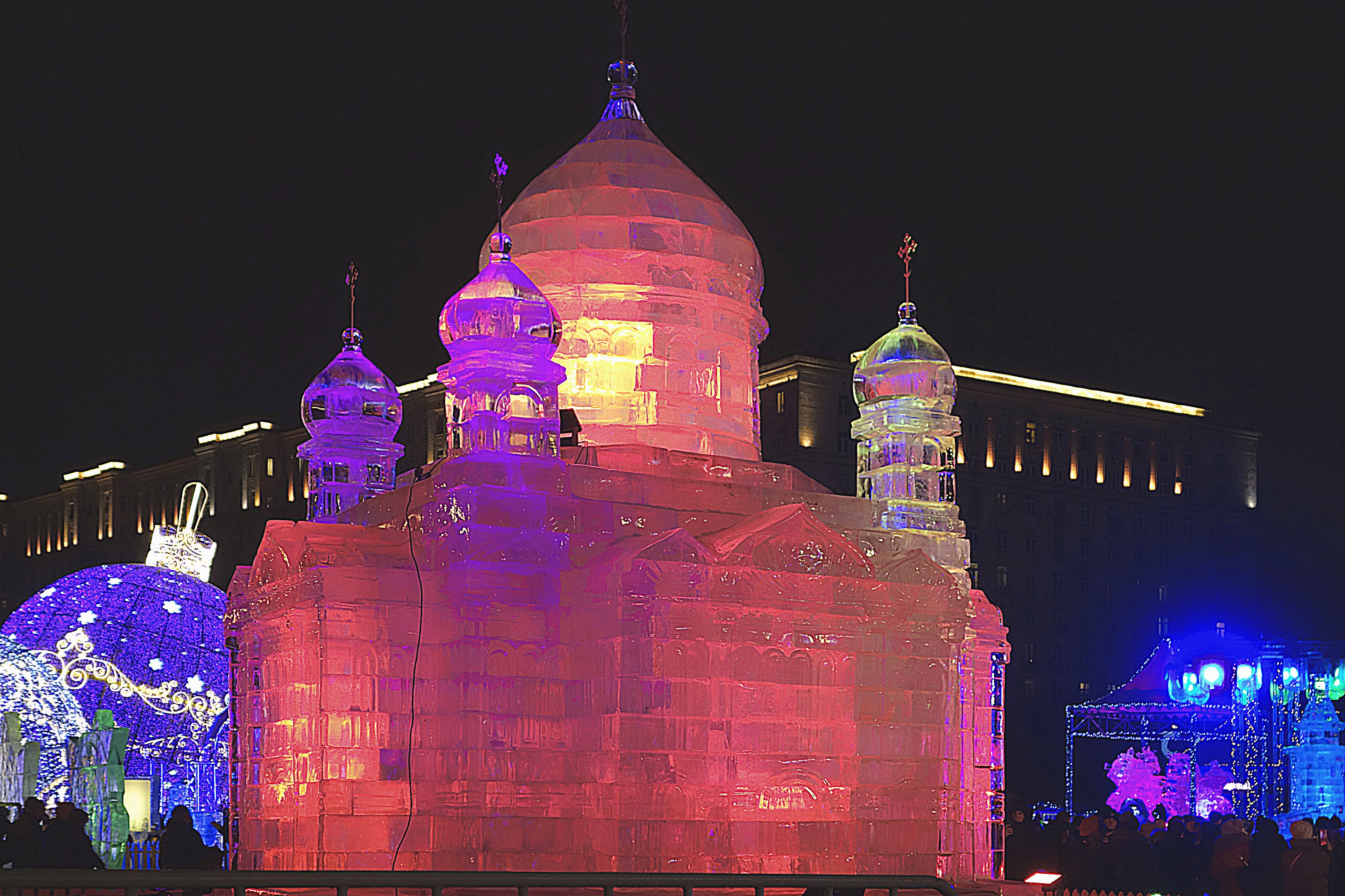 Ледяная модель храма Христа-Спасителя в Парке Победы. Фото Морошкина В.В.