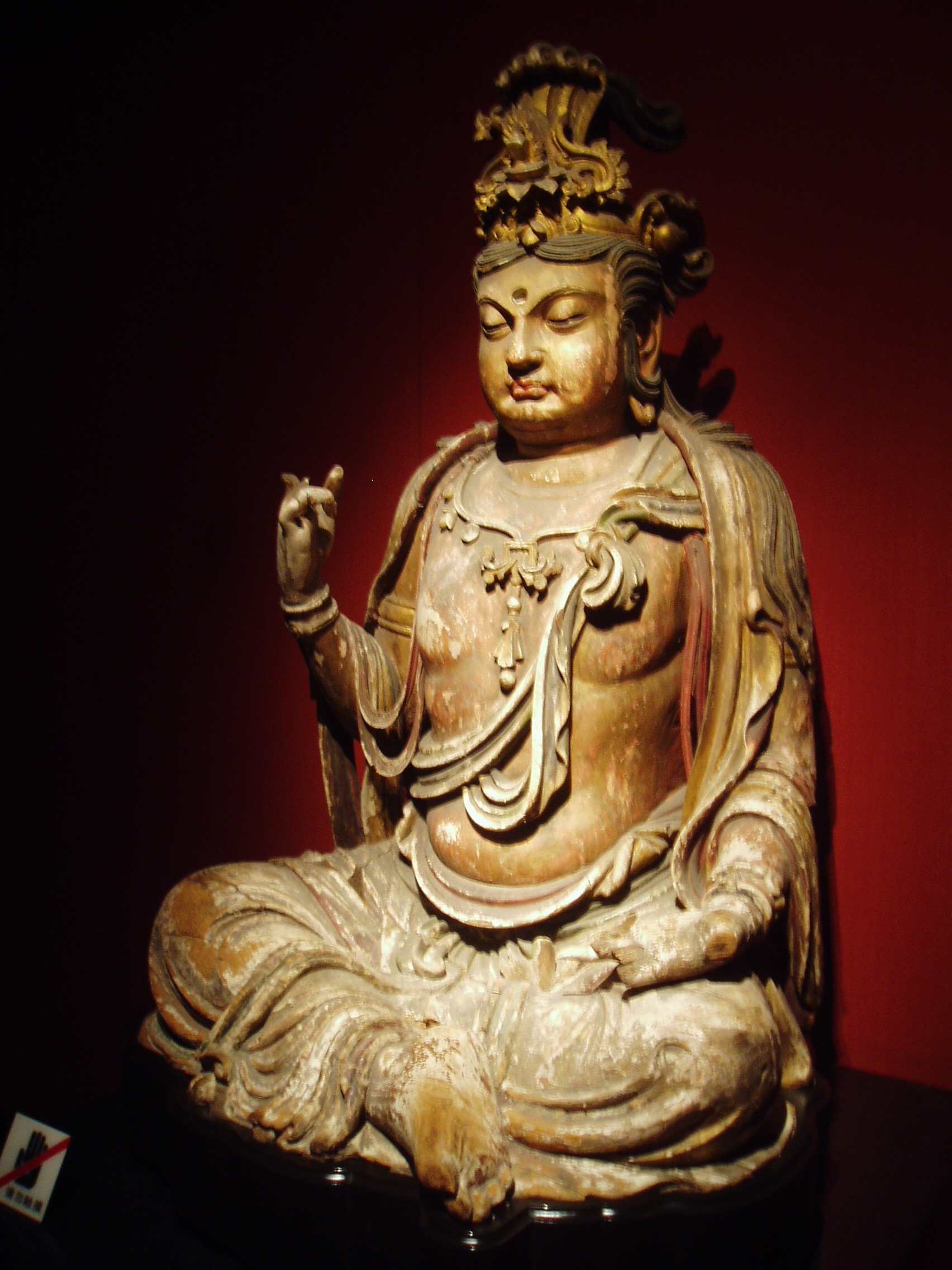 Seated Buddha Ancient religious sculpture housed in the ground floor gallery of the Shanghai Museum. Shanghai's Museum of Ancient Chinese Art is housed in a major work of modern architecture (built in 1995 in a form symbolising 'a round heaven and a square earth', also reminiscent of an ancient Chinese cooking bowl) on the southern edge of Renmin Square. The collections are housed on several different floors arranged around an open, central hall from which all galleries are accessed by stair or lift. We only had limited time to explore the collections so focused on the impressive galleries of sculpture in stone, bronze and ceramic.