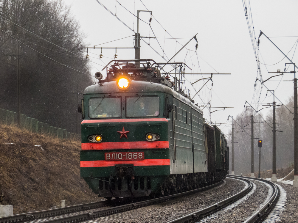ВЛ10-1868 с грузовым поездом, 02.04.16