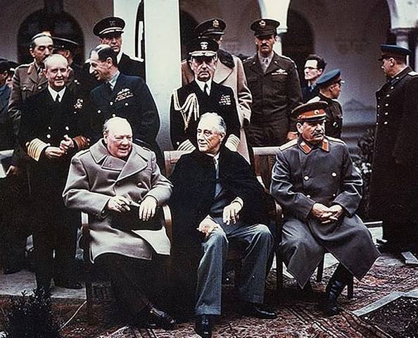 Ялта Черчилль Сталин Cumbre-Roosevelt-Stalin-Churchill-en-Crimea-1945