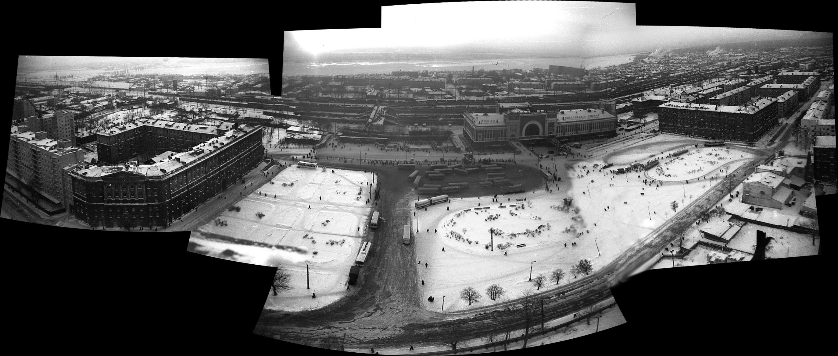 1975 11 07 Панорама Привокзальной площади