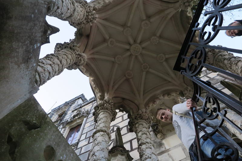 Кинта-да-Регалейра (Quinta da Regaleira) Кинта-да-Регалейра (Quinta da Regaleira)