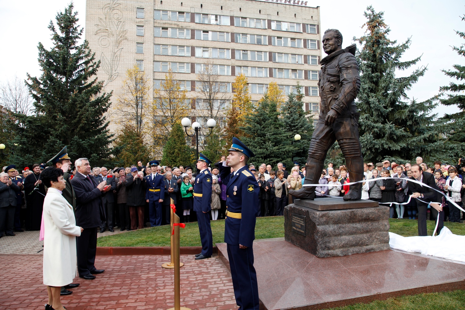 (2)2012г. Открытие памятника летчику-космонавту СССР Г.С. Титову