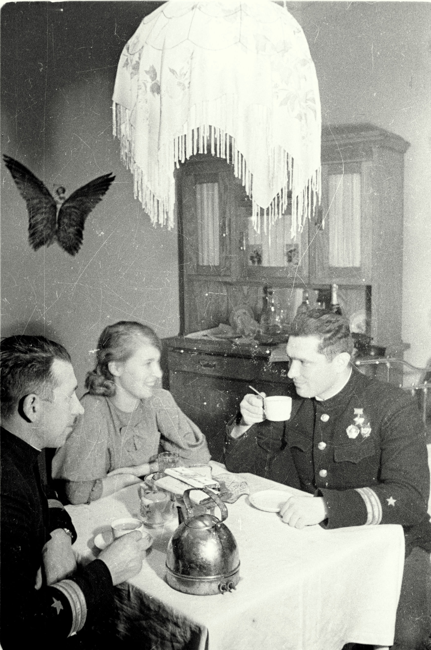 С женой и комиссаром сафоновского авиаполка Павлом Редьковым
