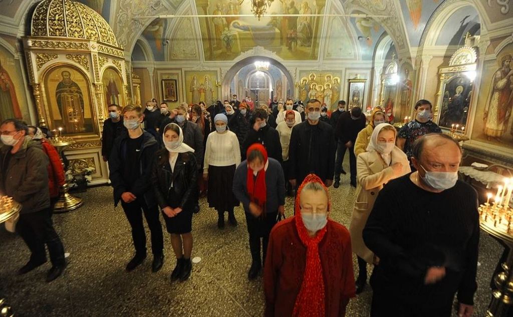 Уборка храма на Пасху