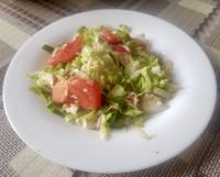 Салат с капустой, брынзой и помидорами
