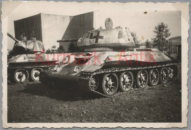 Foto Wehrmacht Beute Panzer T34 T 34 Russland Winter camo TARN TOP Motiv