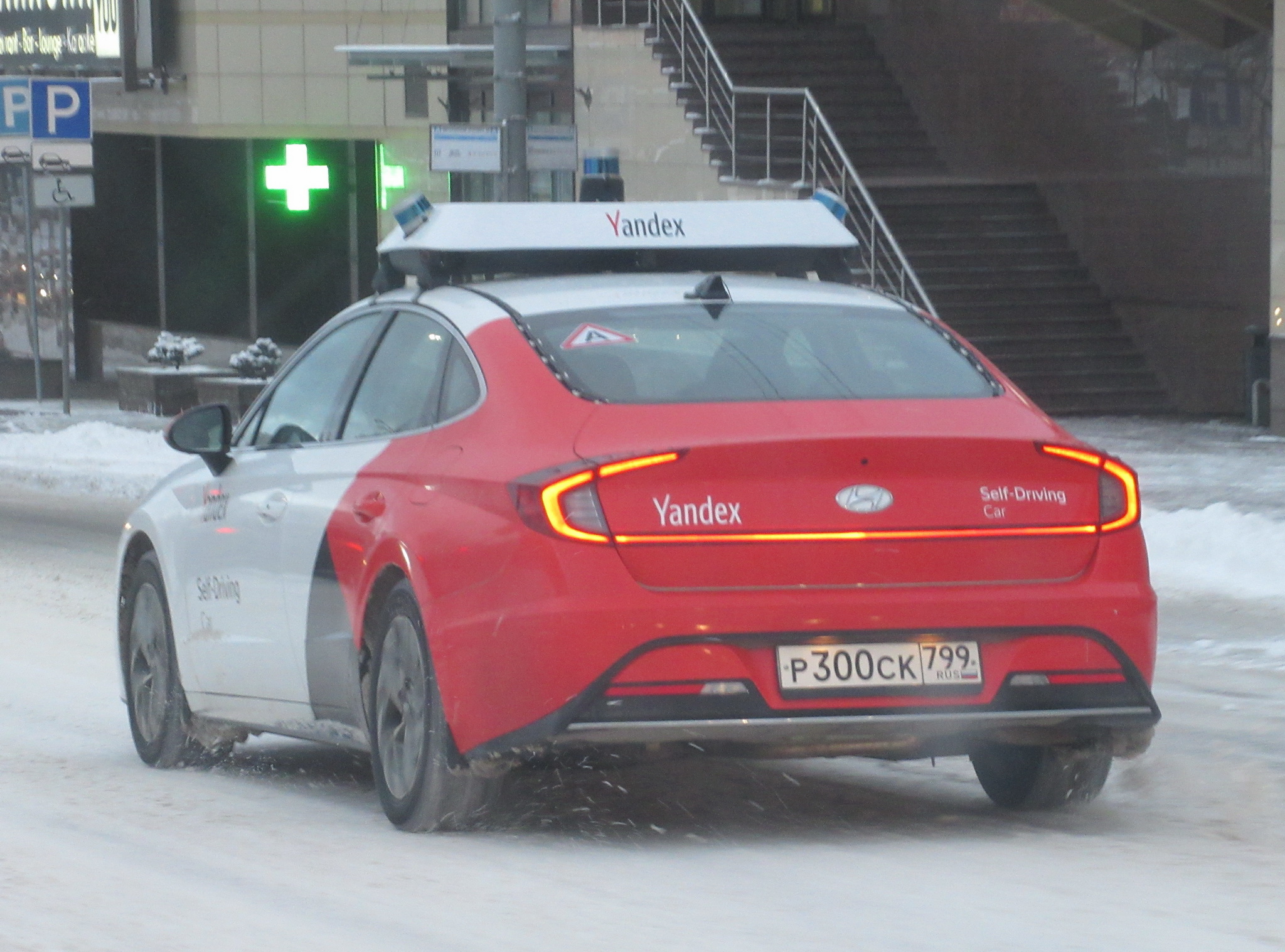 Беспилотная Sonata и Яндекс.Ровер приехали в Москву — Авторевю