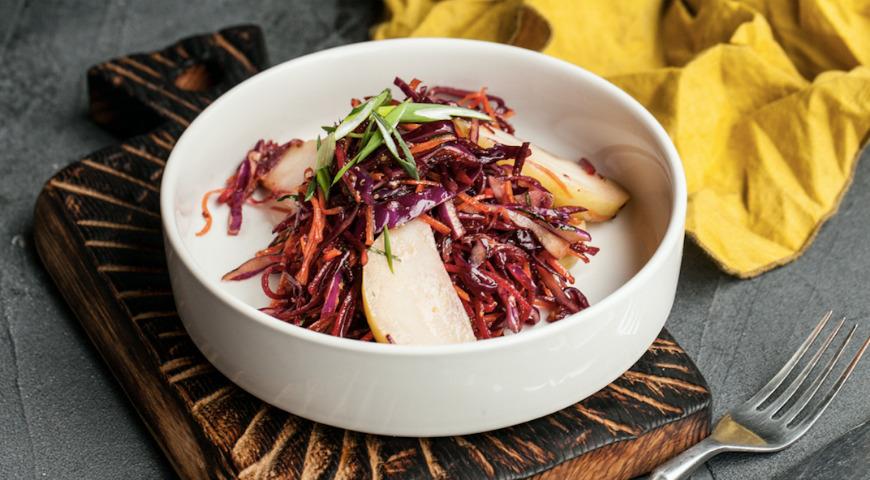 Овощной салат с моченым яблоком