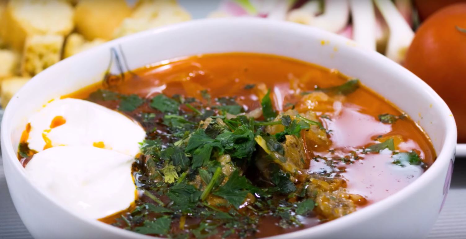 Борщ с курицей по-молдавски