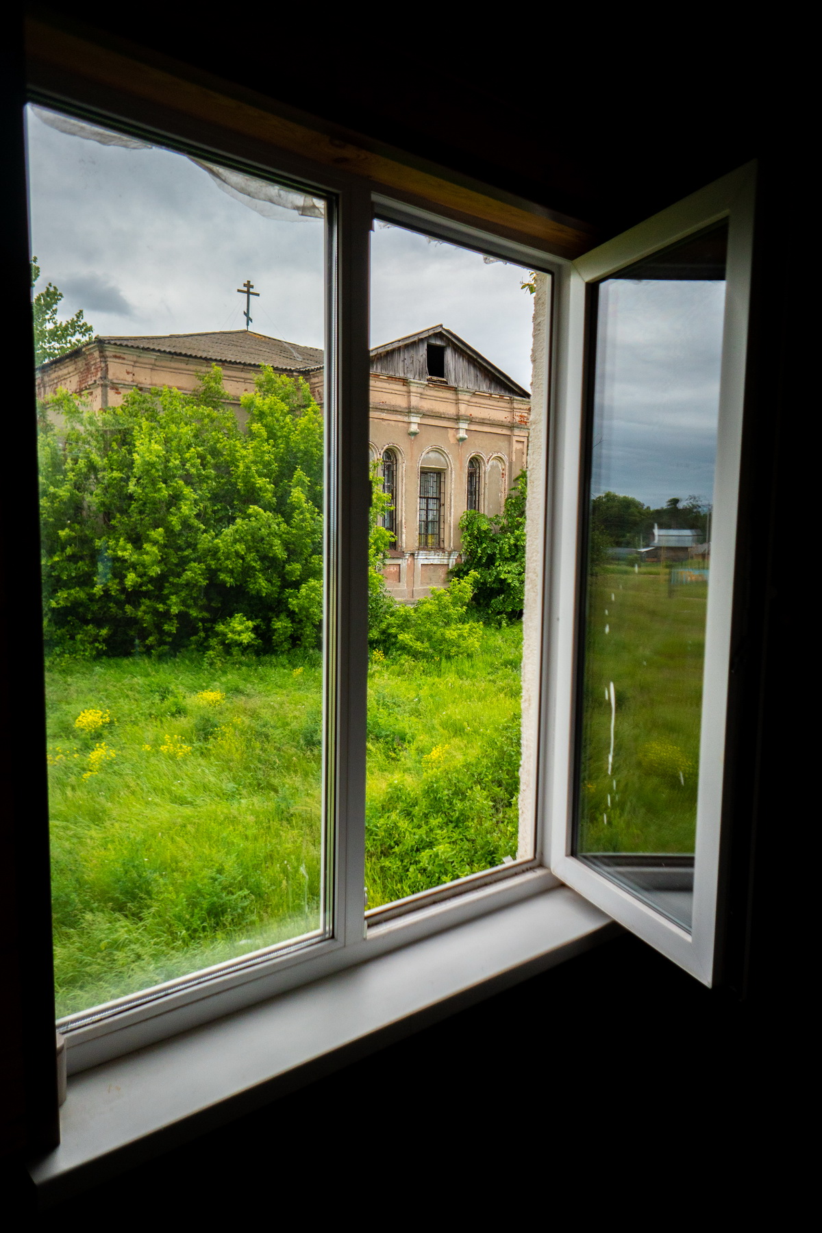 церковь в окне FOK7778-1 resize