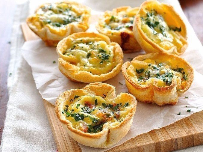 Корзиночки из тостового хлеба с сыром и грибами
