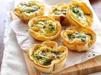 Корзиночки из тостового хлеба с сыром и грибами