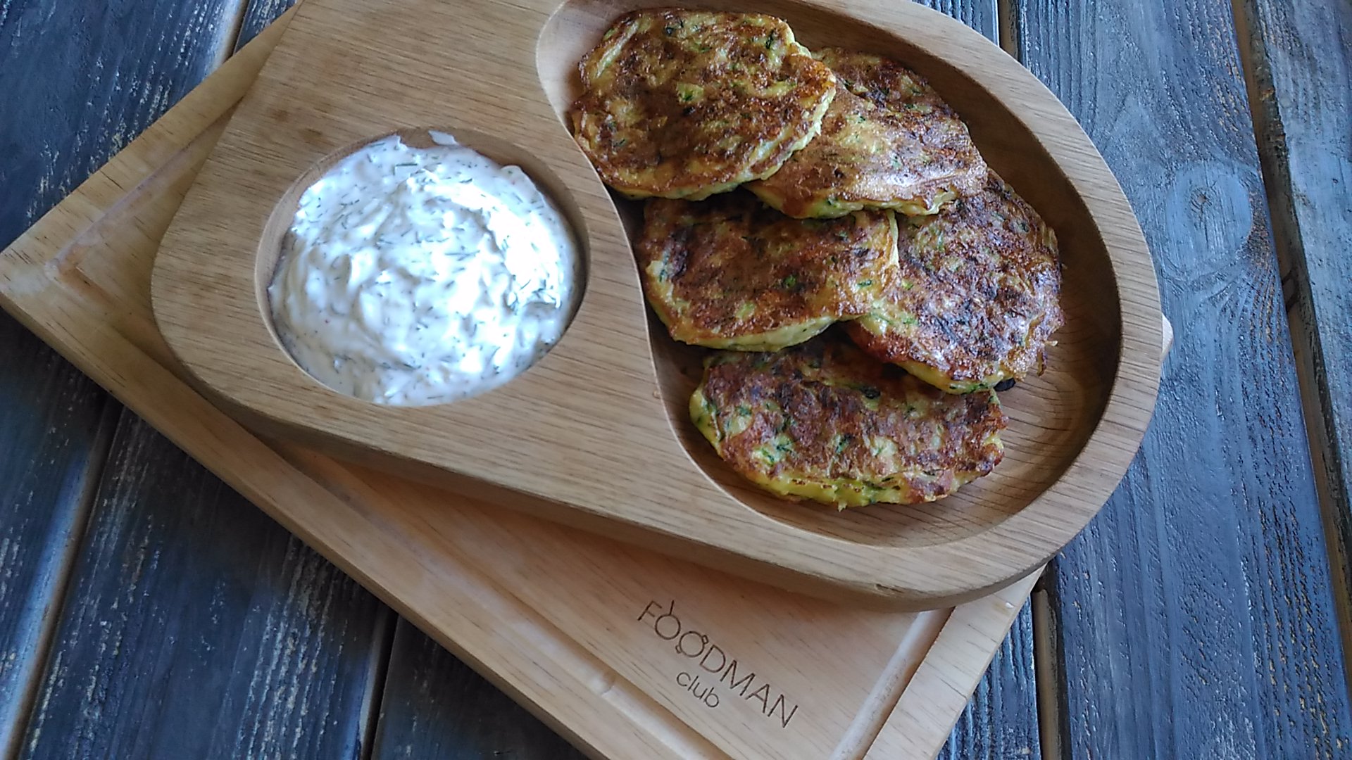 Кабачковые оладьи с сыром