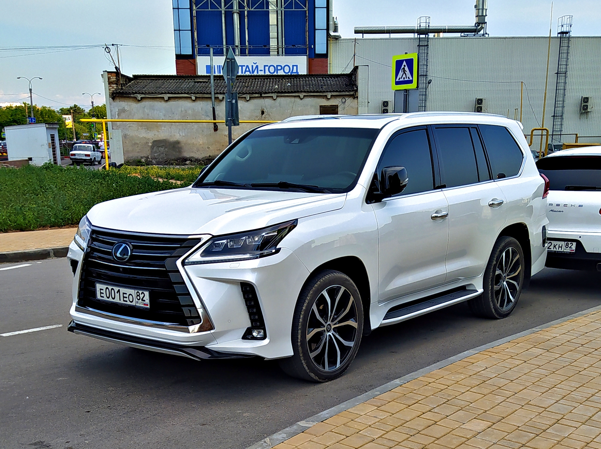 е001ео82, Lexus LX (Република Крим) Номера oт Русия