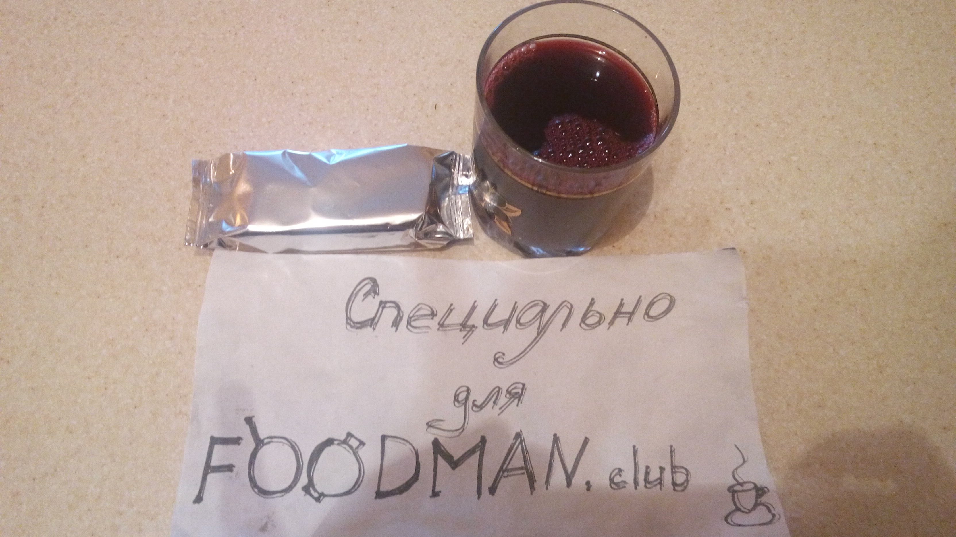 Сладкий компот с вишней и смородиной