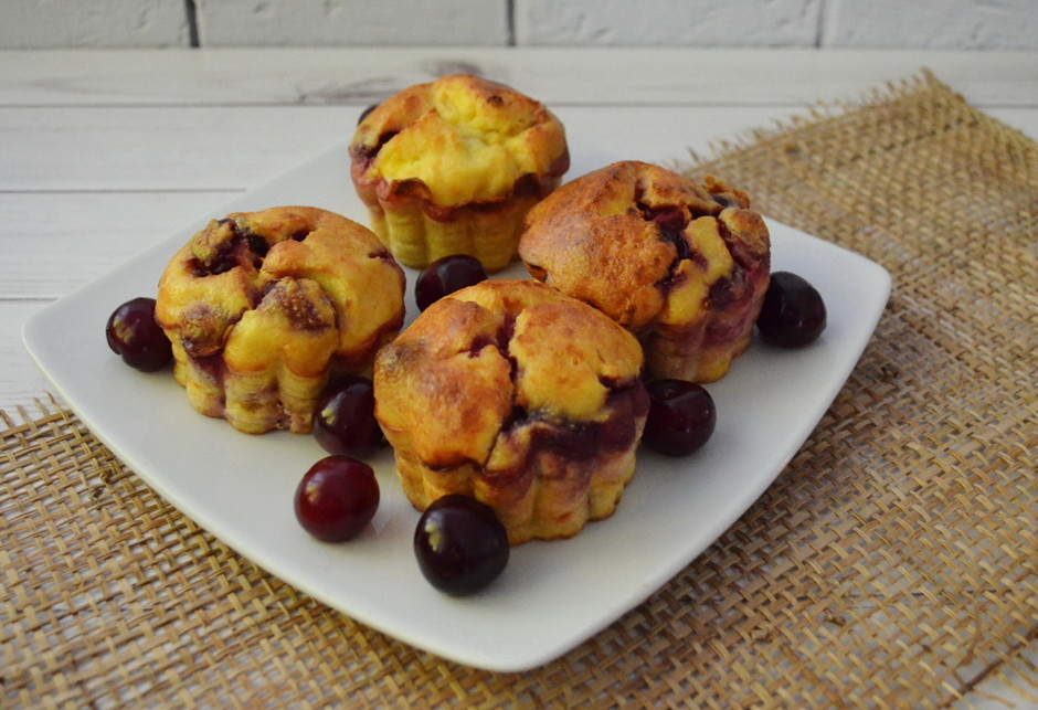 Творожные кексы с вишней