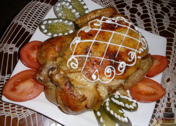 Запеченная в духовке курица с ореховой начинкой