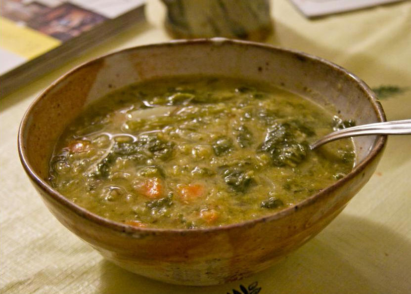 Суп из чечевицы и шпината