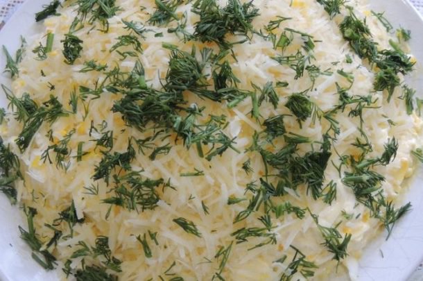 Слоеный салат из шампиньонов с сыром и отварным картофелем