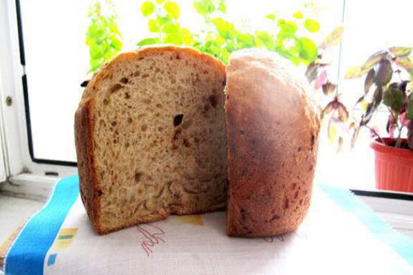 Хлеб из цельнозерновой муки с сыром «Шабцигер»