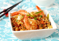 Жареный рис с креветками