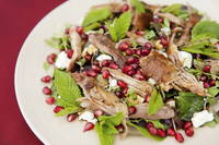 Теплый салат с уткой, гранатом и сыром