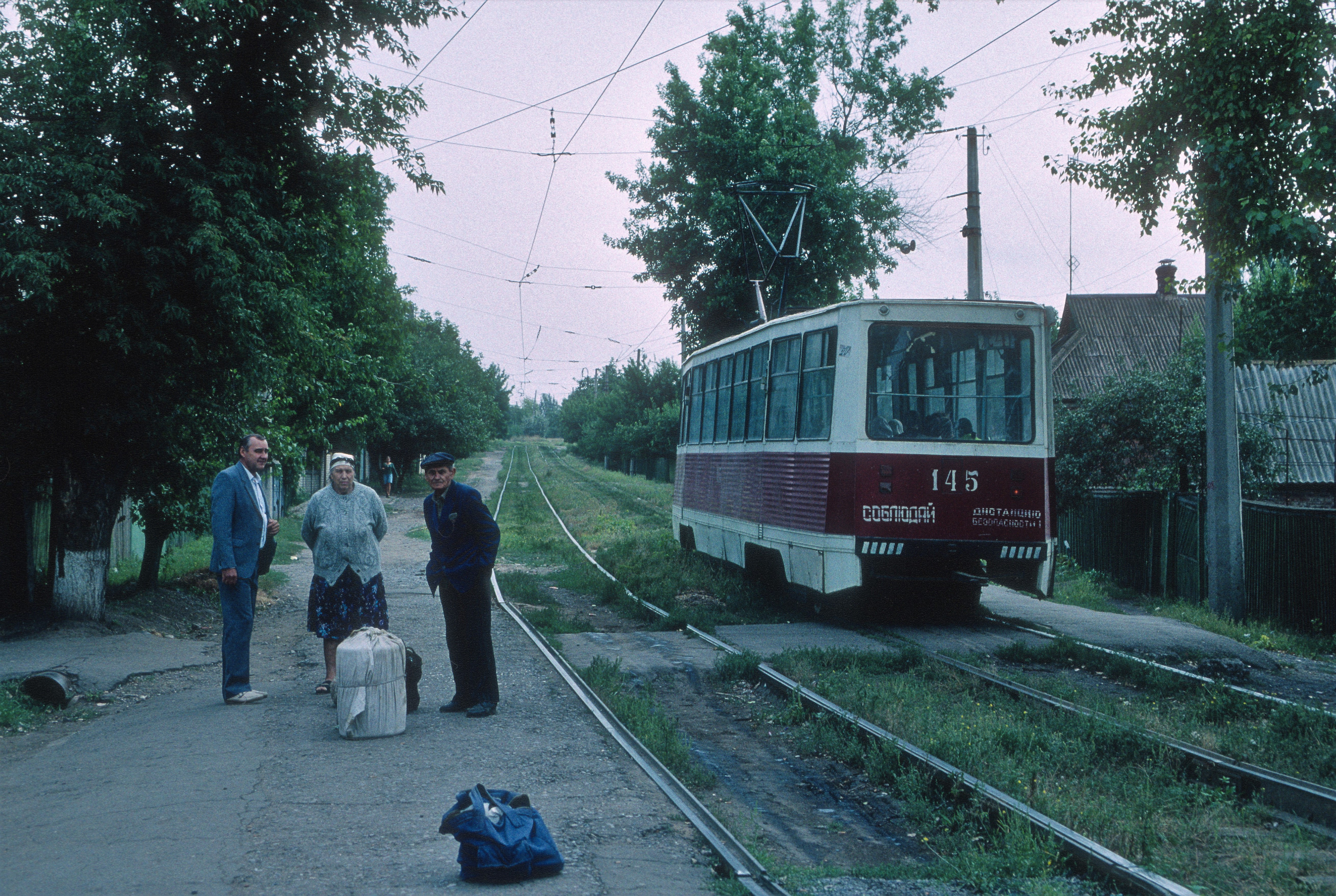 05 KONSTANTINOVKA Aug2001 Pushkin at Telman