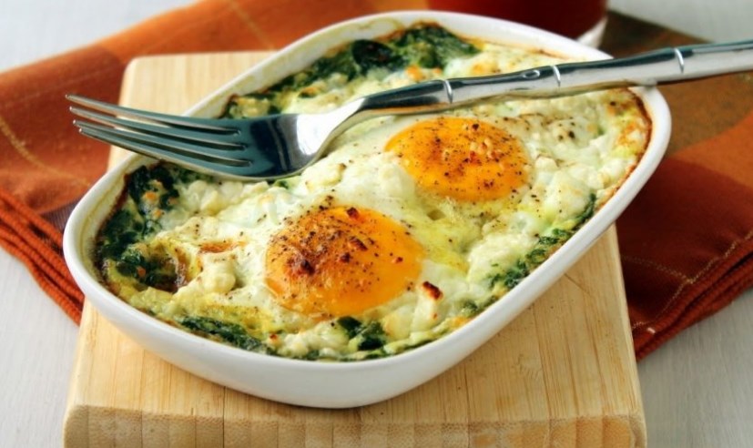 Яичница со шпинатом в духовке