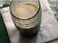 Теплый коктейль с кокосом и кардамоном