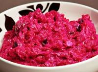 Свекольный салат с грецкими орехами и черносливом